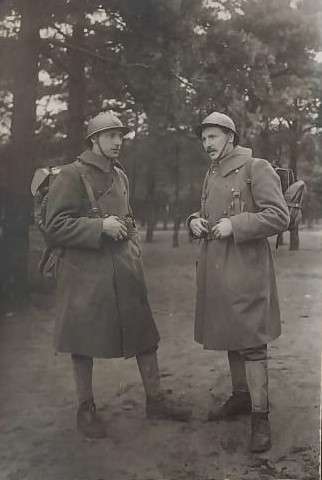 A group of 10 antique photographs - 2 photographs are of WWI soldiers!