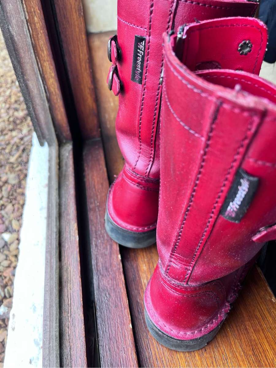 Red 100% leather Freestyle army boots (size 5)