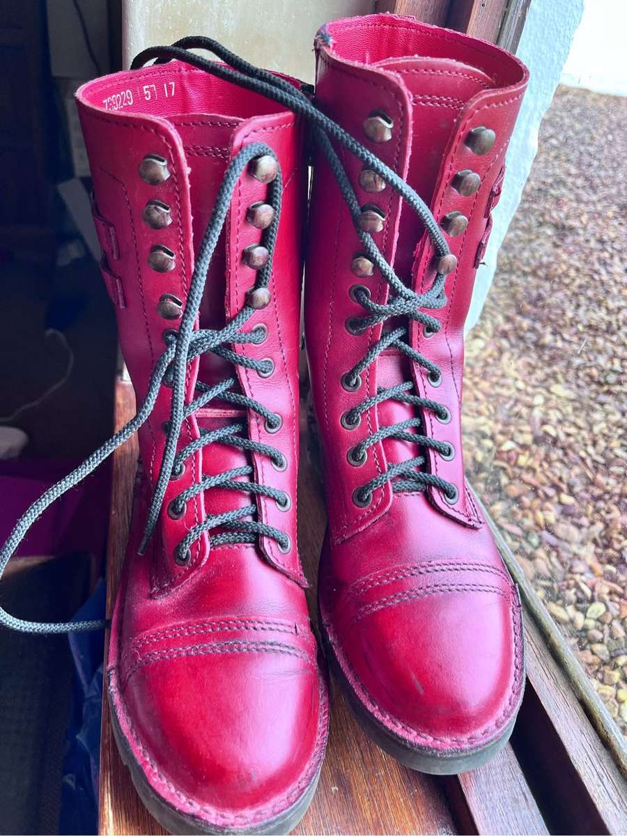 Red 100% leather Freestyle army boots (size 5)