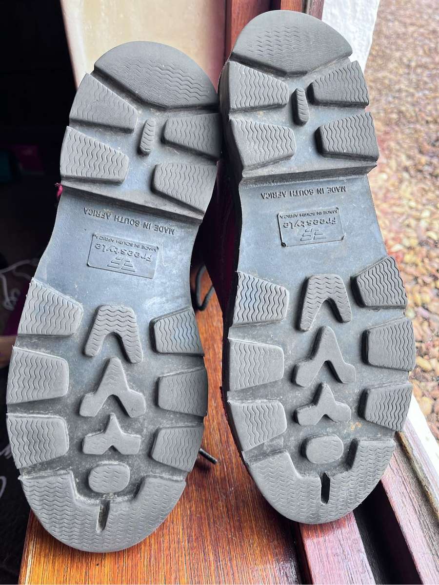 Red 100% leather Freestyle army boots (size 5)