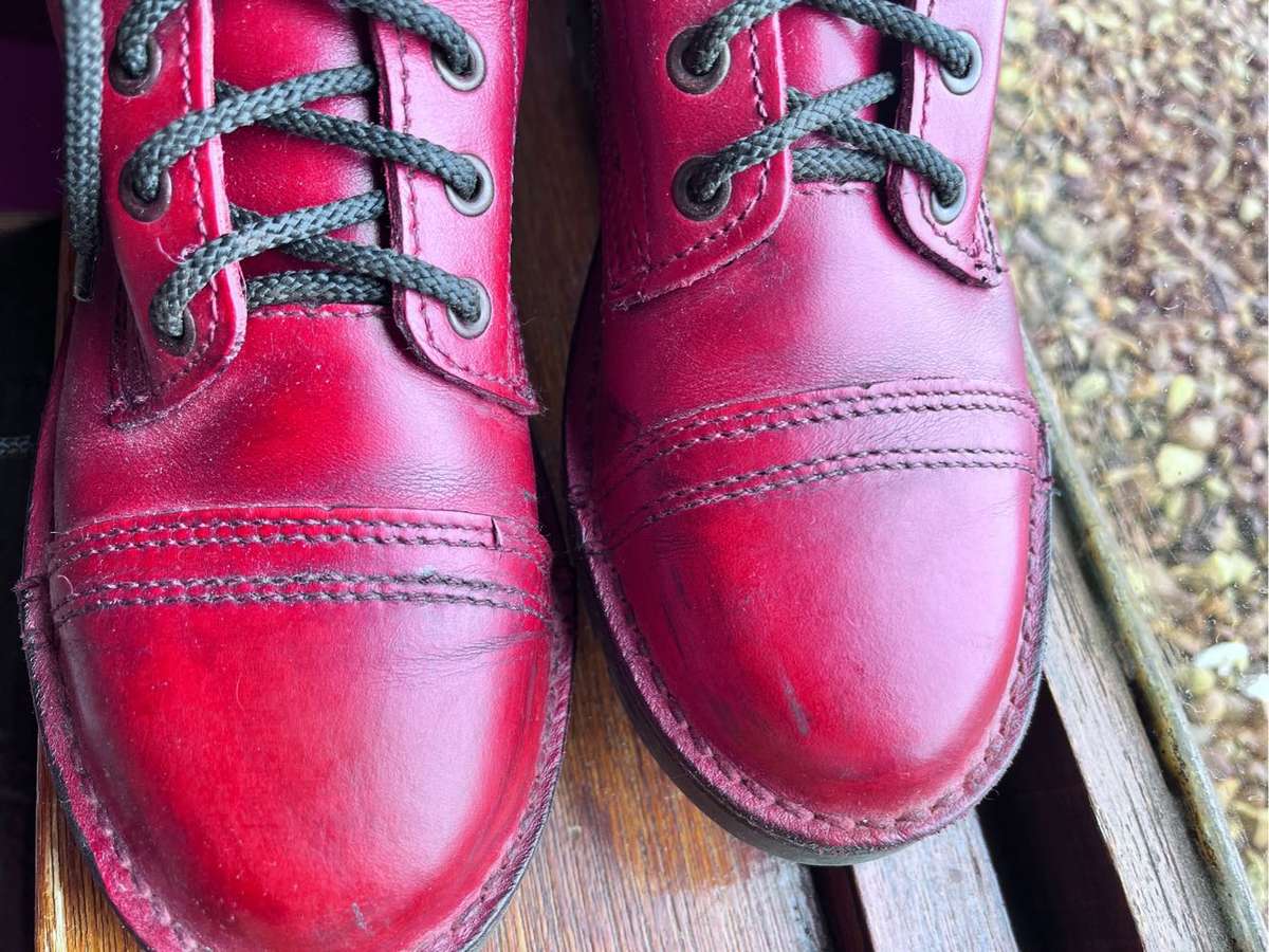 Red 100% leather Freestyle army boots (size 5)