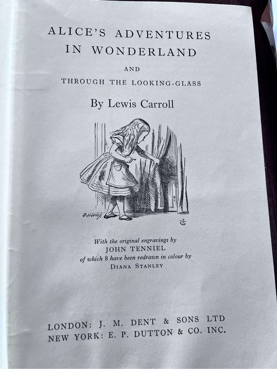 Alices Adventures in Wonderland and through the looking glass - Lewis Carroll (1957)