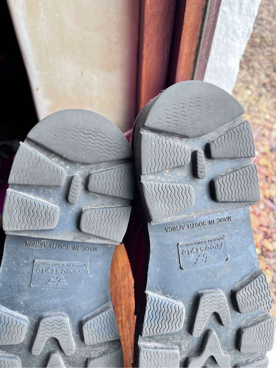 Red 100% leather Freestyle army boots (size 5)