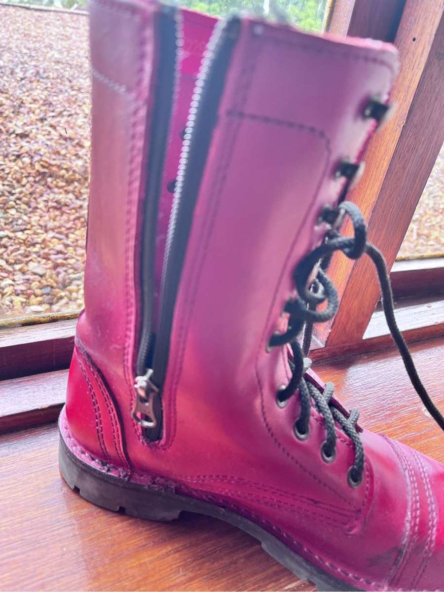 Red 100% leather Freestyle army boots (size 5)