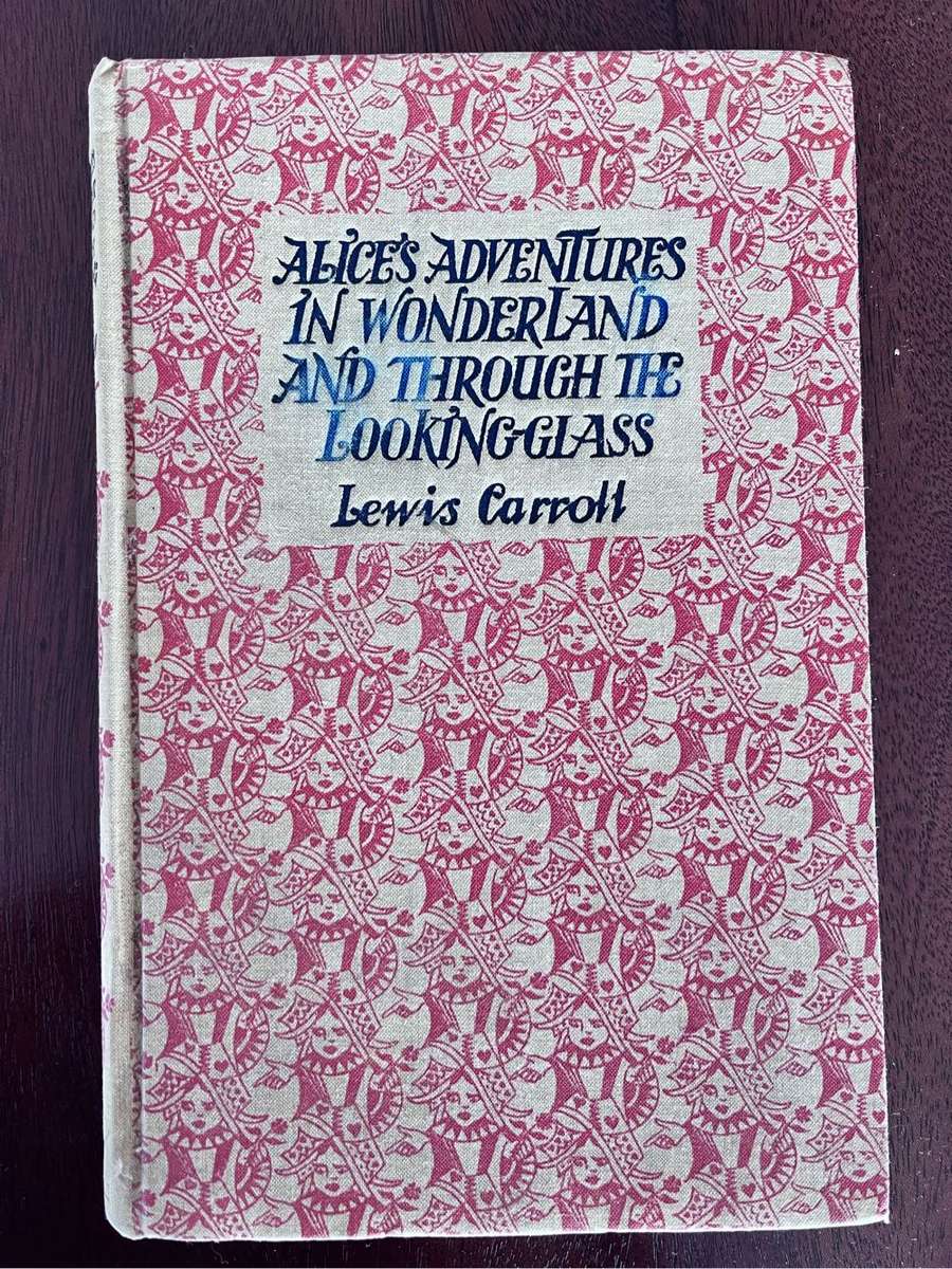Alices Adventures in Wonderland and through the looking glass - Lewis Carroll (1957)