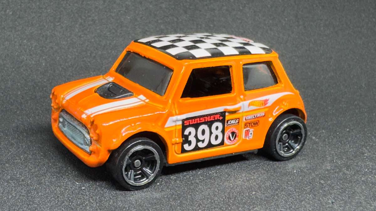 Morris Min1 (Loose) - 2015 Hot Wheels HW Off-Road Road Rally