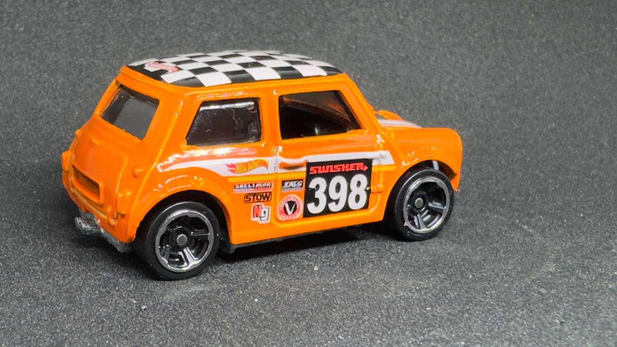 Morris Min1 (Loose) - 2015 Hot Wheels HW Off-Road Road Rally