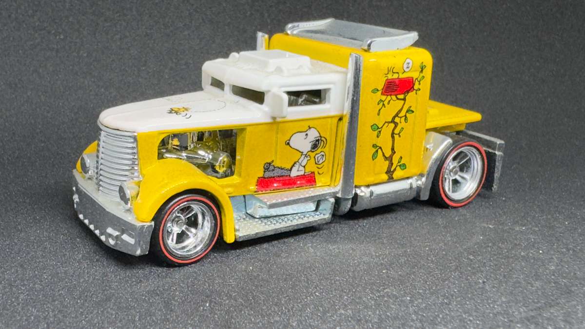 Convoy Custom (Loose) - 2014 Peanuts Hot Wheels Pop Culture Series Snoopy at typewriter with Woodsto