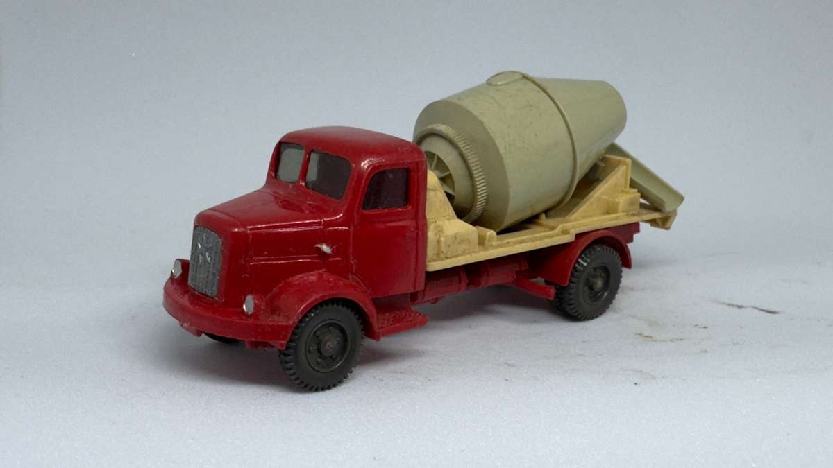 Cement Mixing Truck (Wiking)