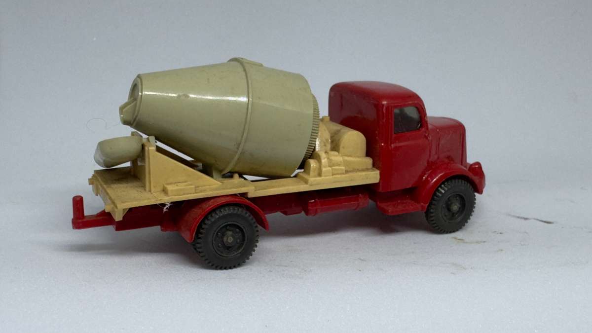 Cement Mixing Truck (Wiking)