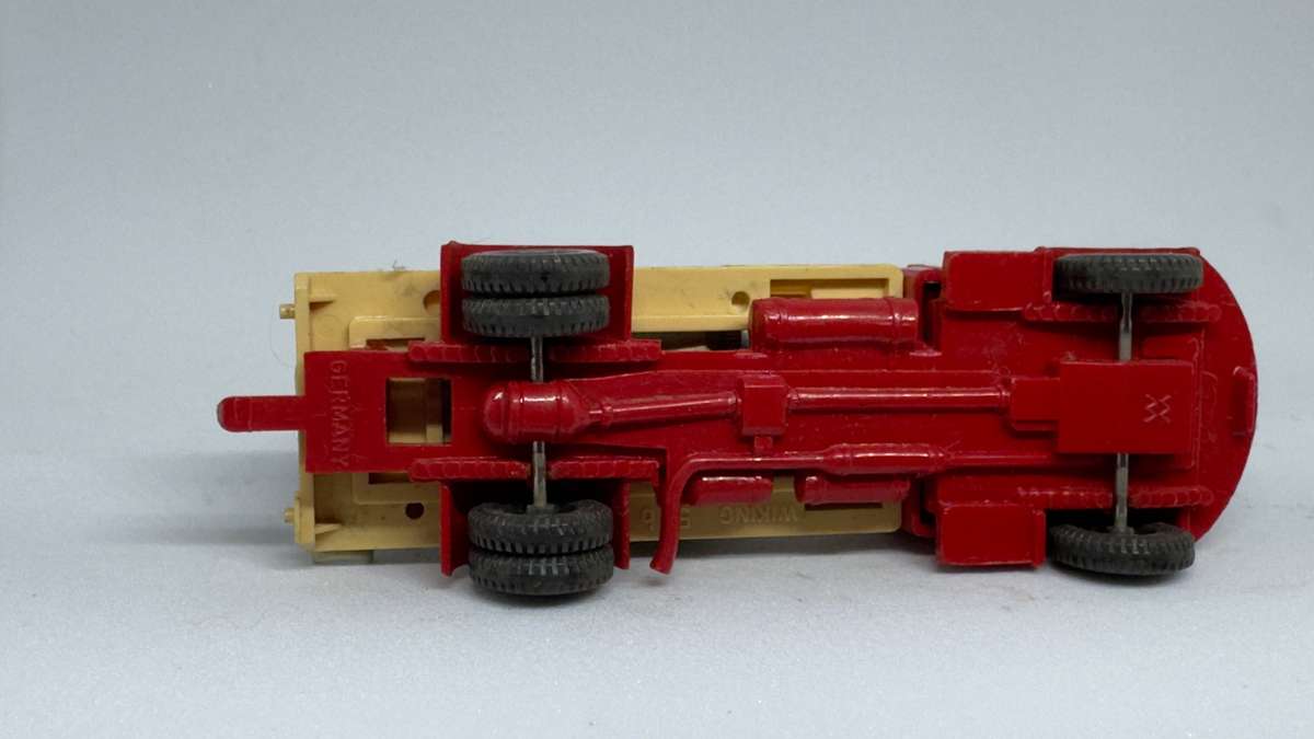 Cement Mixing Truck (Wiking)