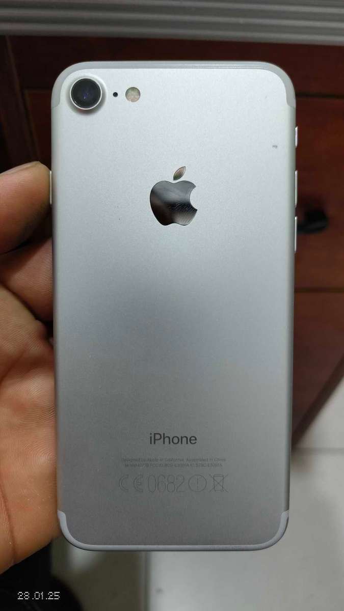 Apple iPhone 7 32GB silver ( Pre-owned)