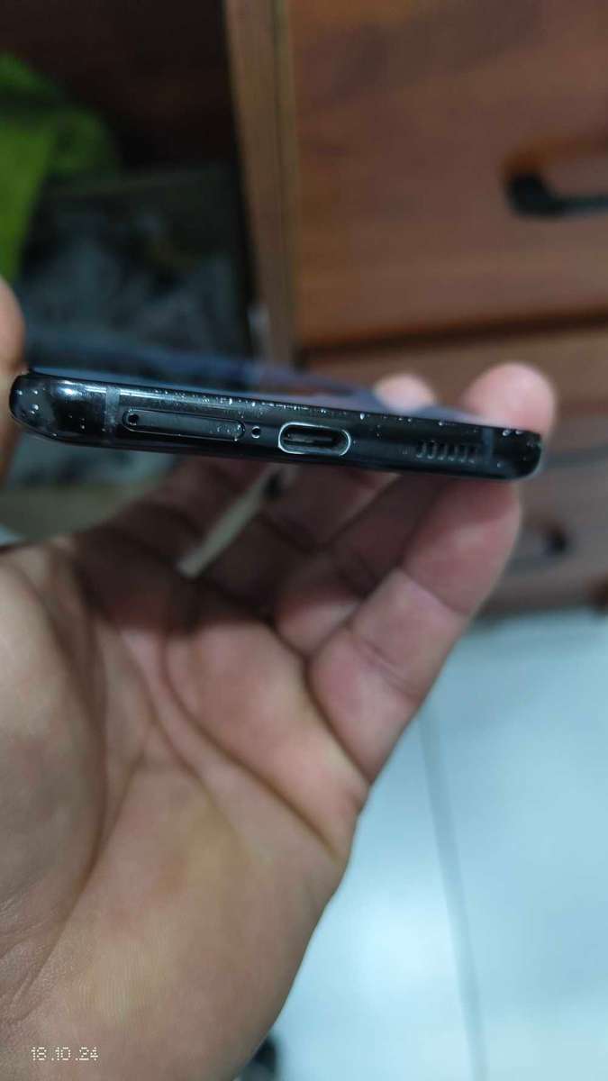 Samsung s21 Plus 256GB/8GB Dual Sim card (pre owned)