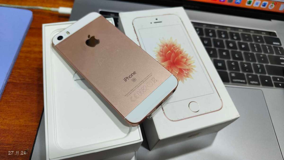 Apple iPhone 5 SE 1st Gen 64GB Rose Gold