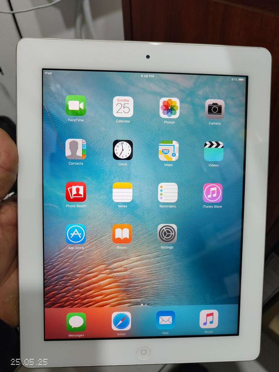 Apple iPad 2 32GB cell + WiFi  white colour