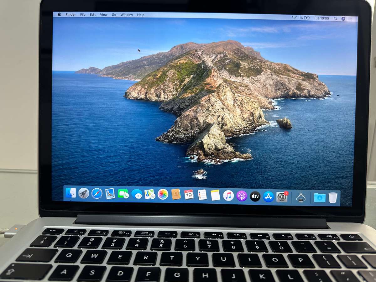 Macbook Pro 13" core i5 (2014 year model) (Pre owned)