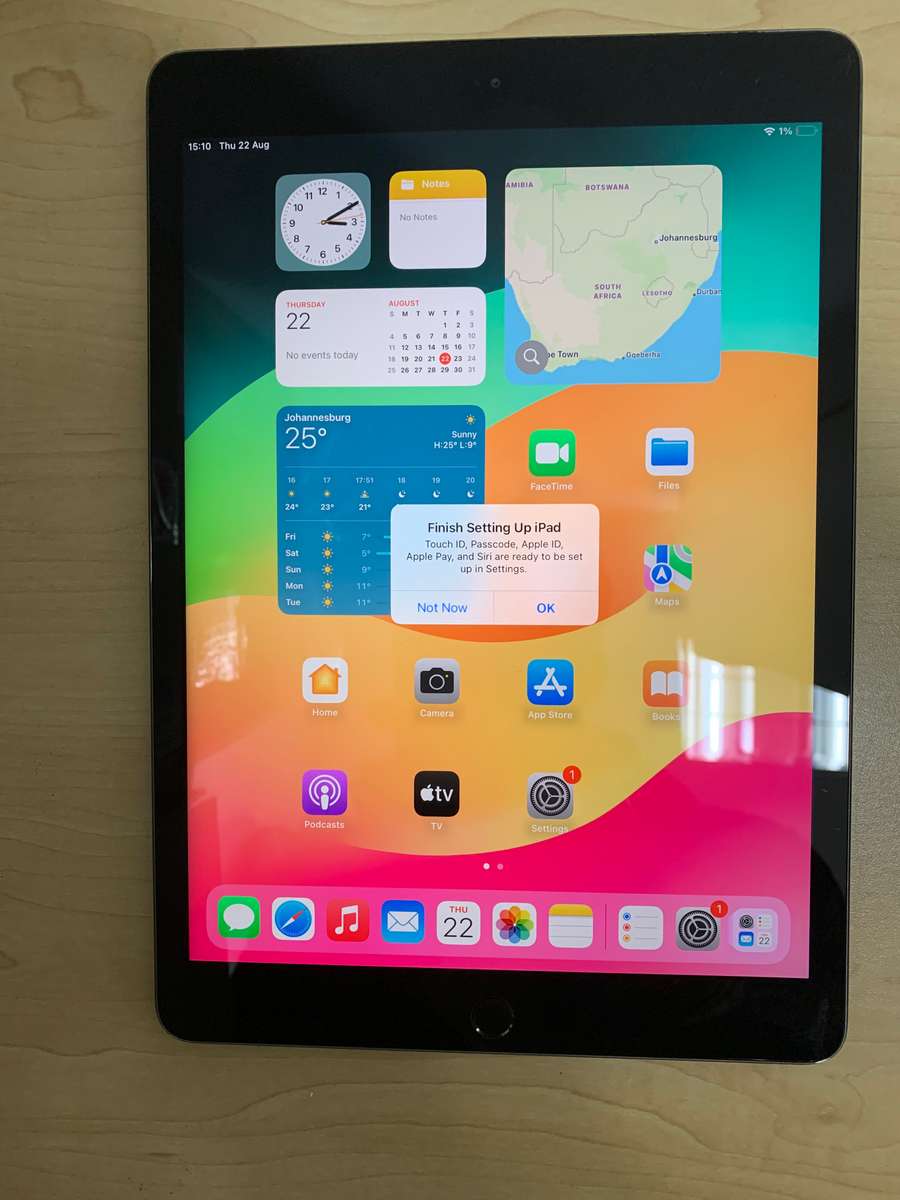 iPad  10.2" 7th Gen 32GB wifi + Cellular (back of ipad has dent)(Pre Owned )