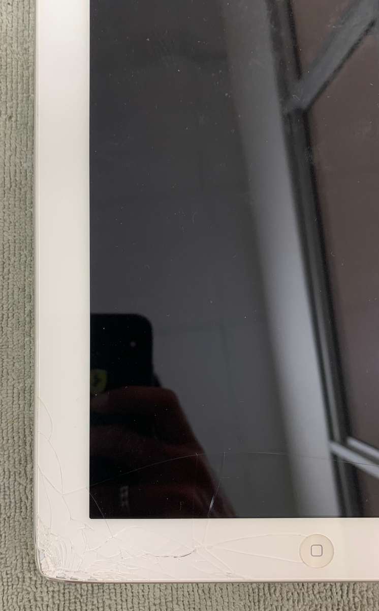 iPad 4 32GB WiFi + cellular (PRE OWNED)