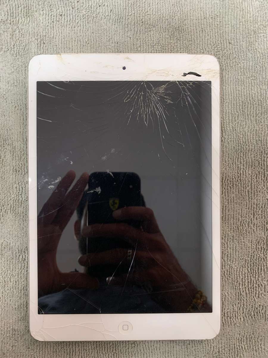 IPAD MINI 16GB wifi + Cellular (Touch Cracked) (Pre Owned)