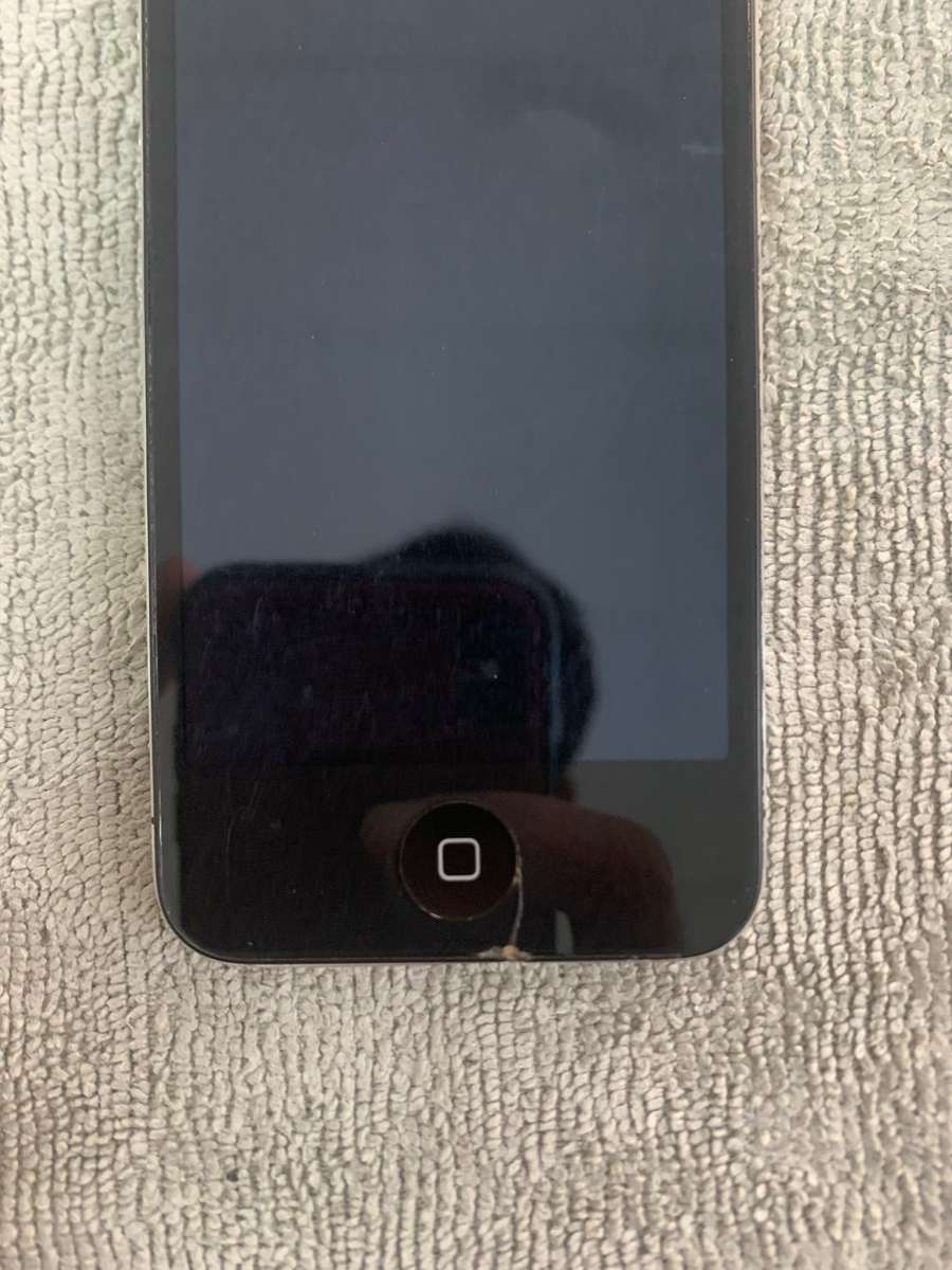 iPhone 4S 16GB (Small Cracked)