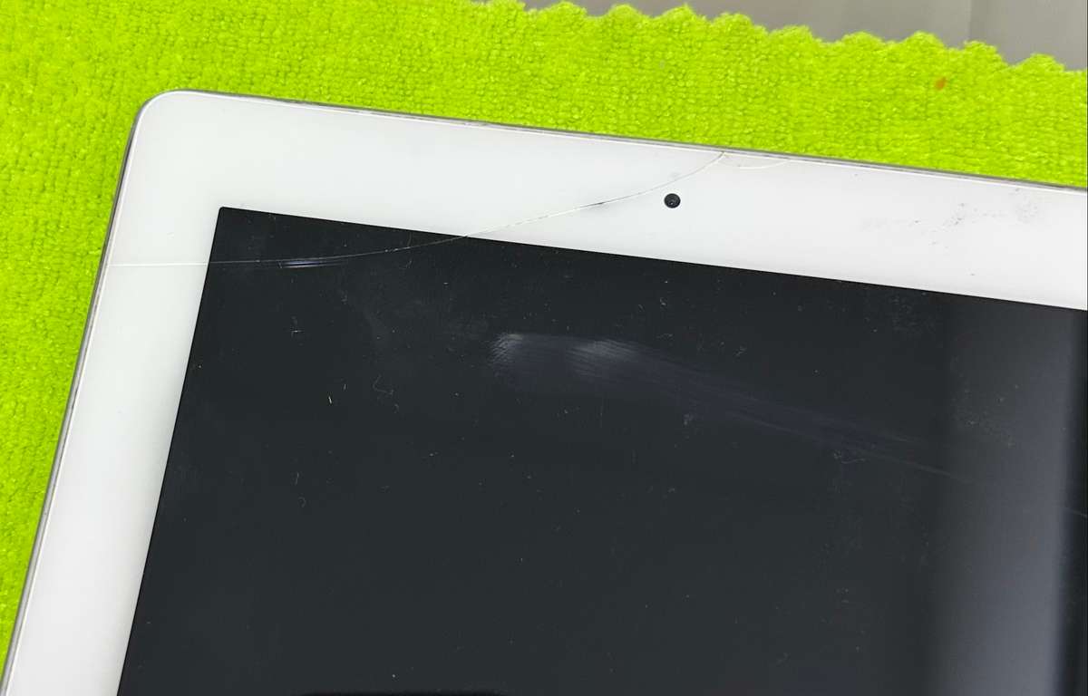 iPad 2 16GB wifi (Cracked ) (Pre Owned)