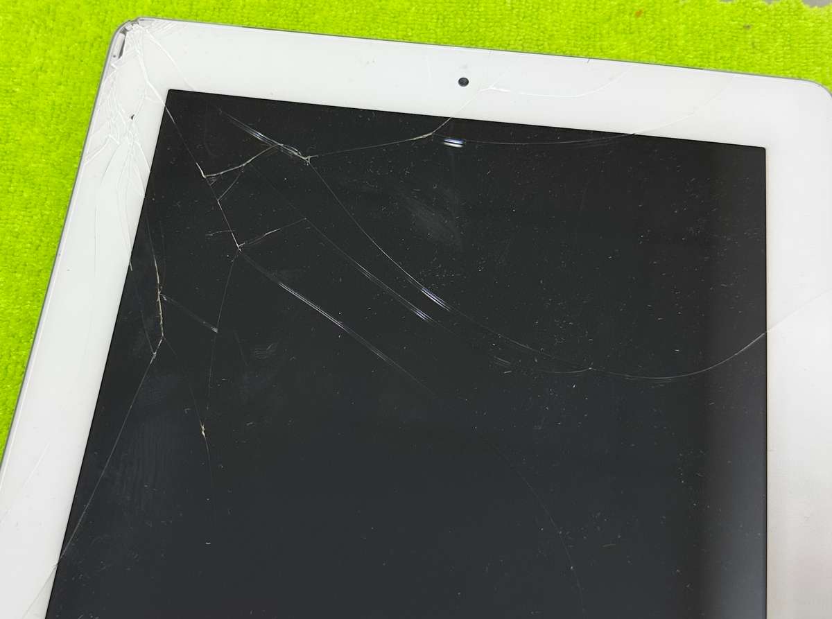 iPad 2 16GB wifi only (Cracked) (Pre Owned)