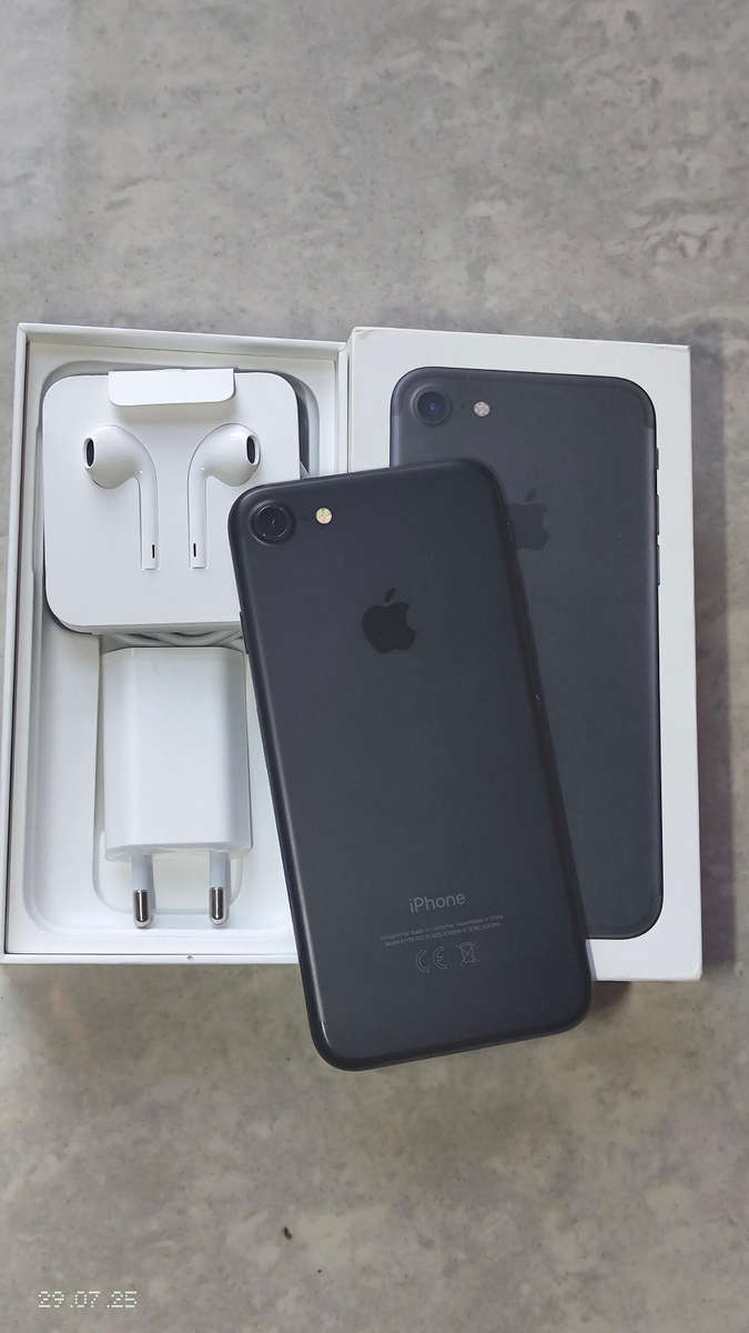 iPhone 7 32GB black coour