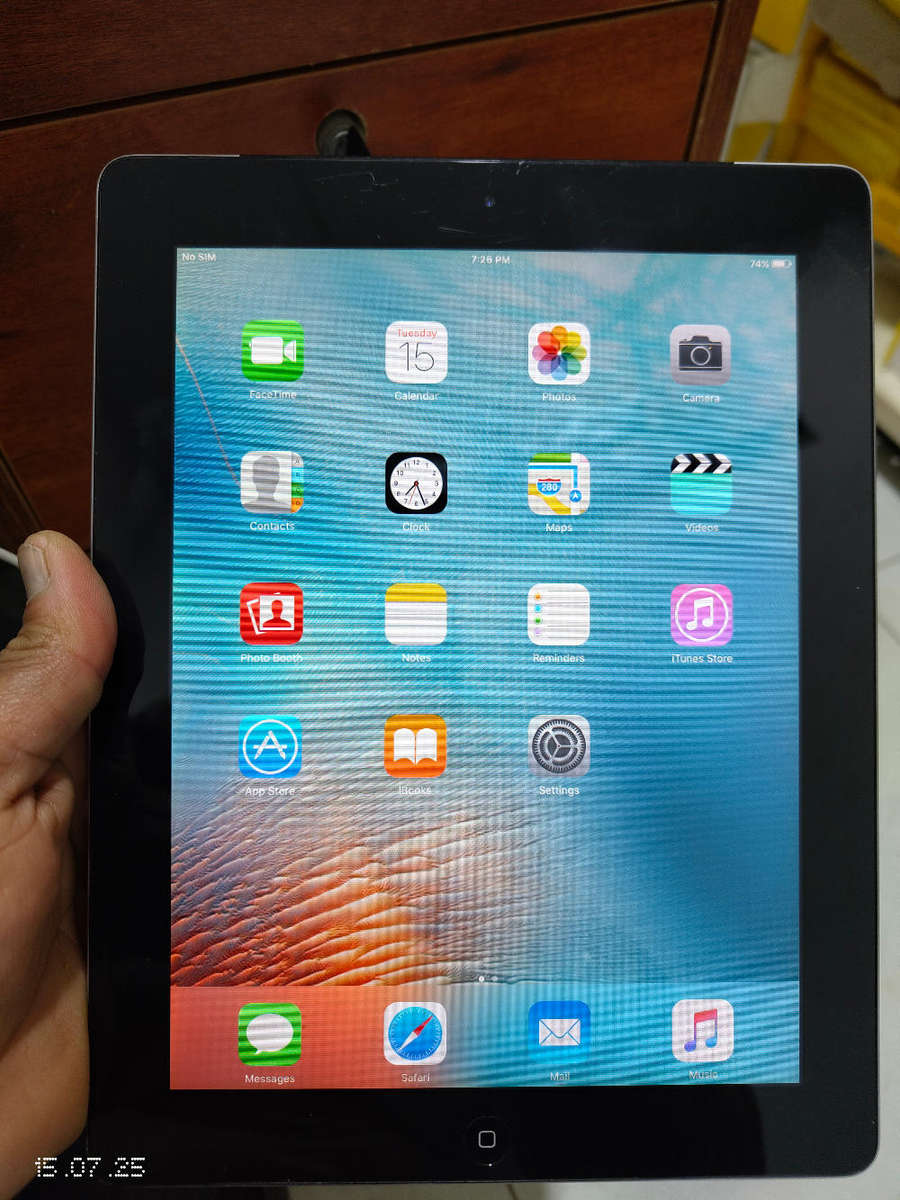 iPad 2  64GB cell WIFI silver colour