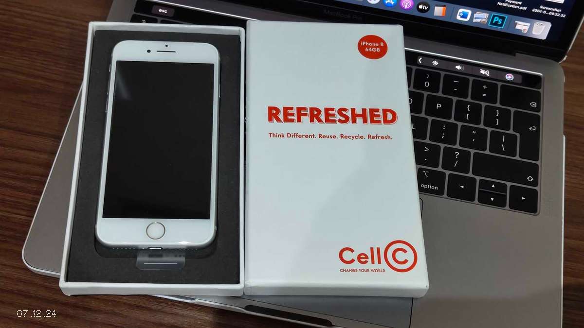 Apple iPhone 8 64GB white color (Refurbished)