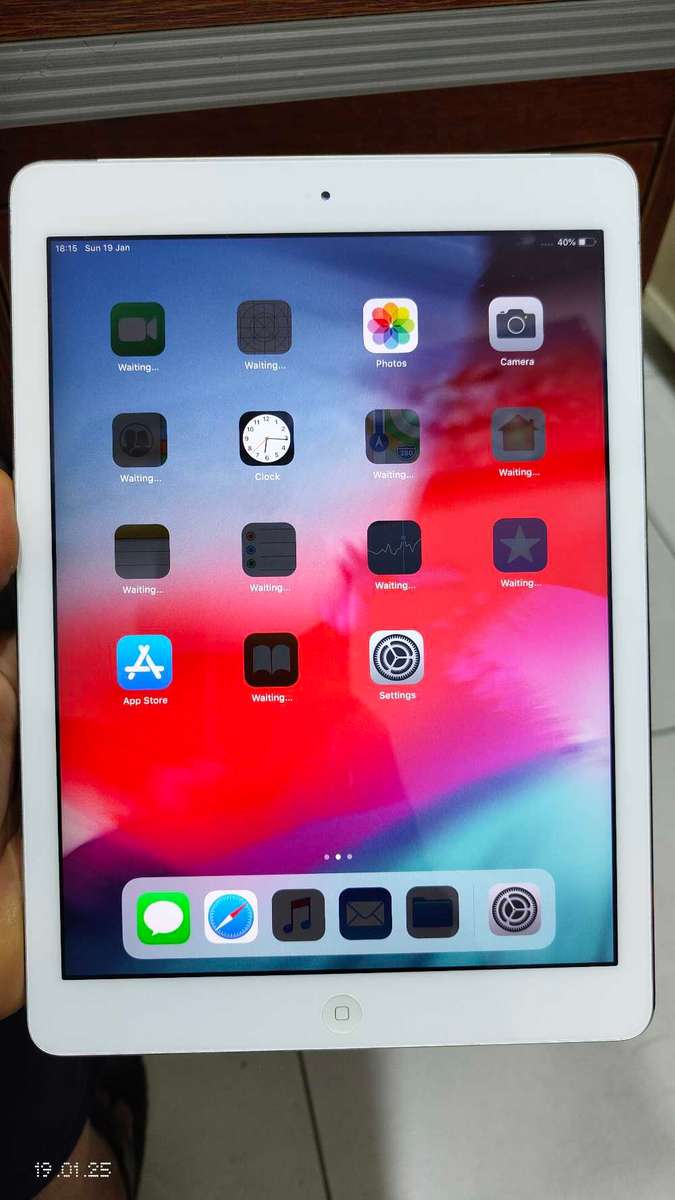 Apple iPad Air 128GB CELLULAR + WiFi ONLY  A1475 Silver (PRE OWNED)