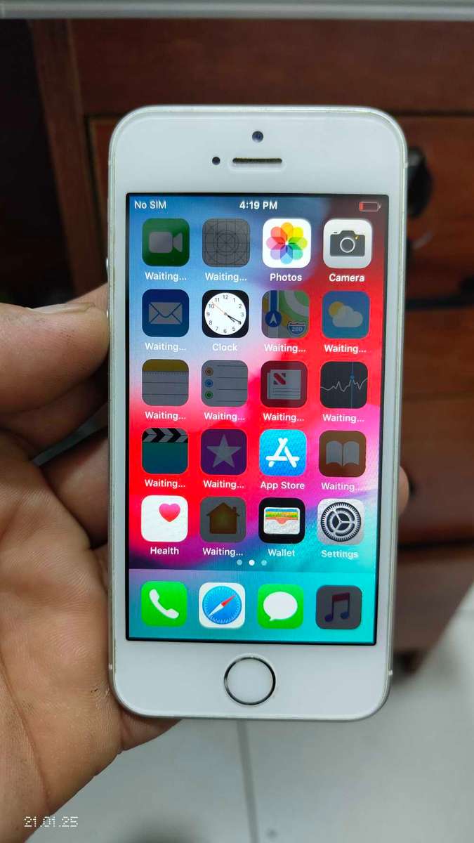 Apple iPhone SE 64GB silver