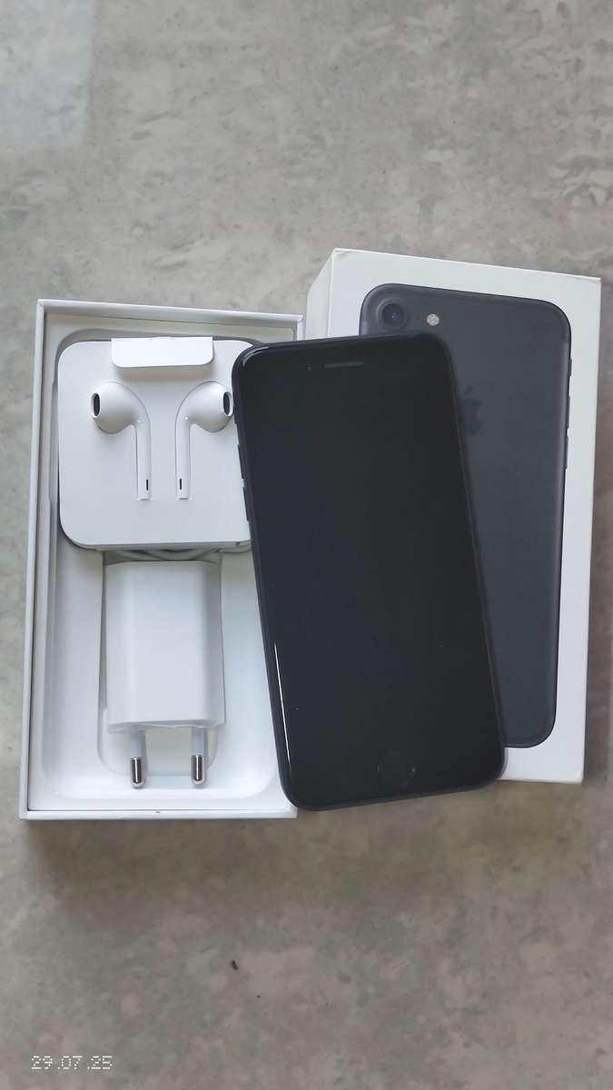 iPhone 7 32GB black coour