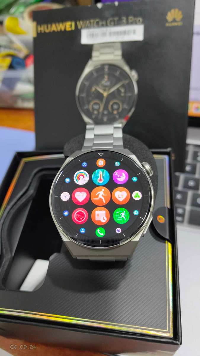 Huawei GT3 pro titanium with metal strap (pre Owned)