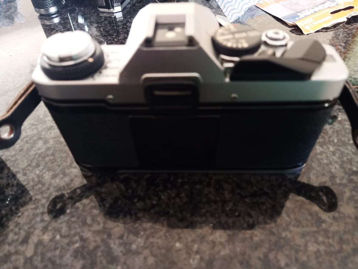 Near MINT Olympus OM-20 Silver SLR 35mm Film Camera AND RARE! NEAR MINT Olympus OM System ZUIKO Auto