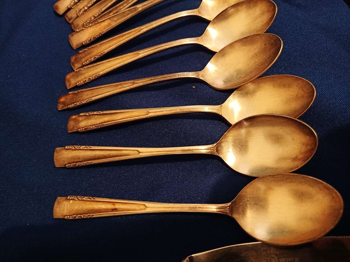 Vintage Silverplate Radad Israel 9 Forks, 9 Knives. 8 Teaspoons