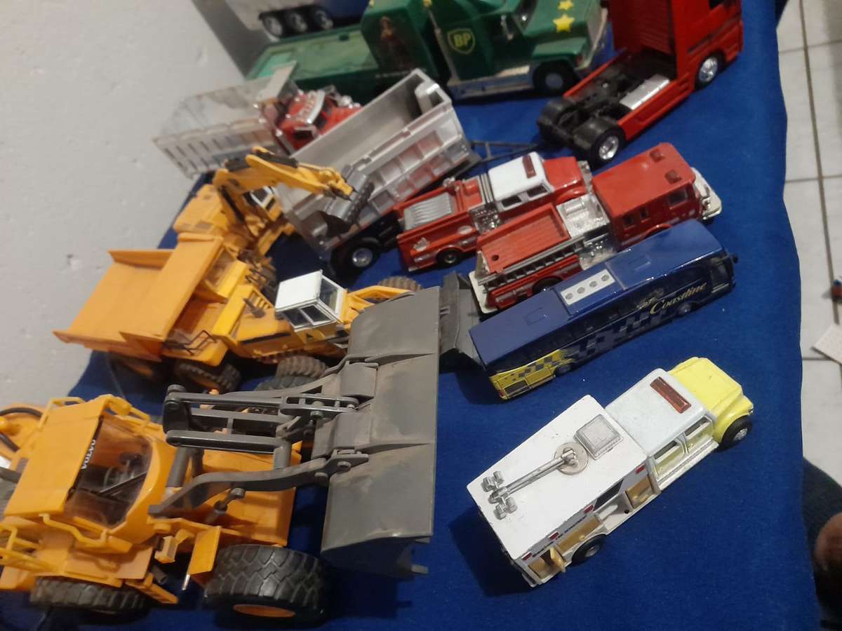 Job Lot Cars Trucks some metal but most plastic