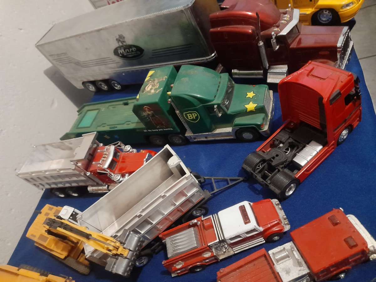 Job Lot Cars Trucks some metal but most plastic