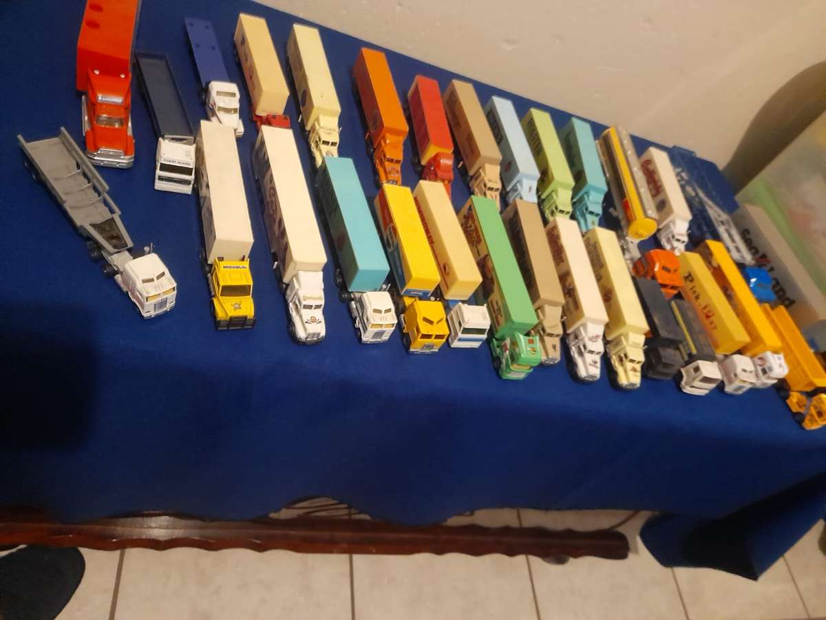 Job Lot Cars Trucks some metal but most plastic