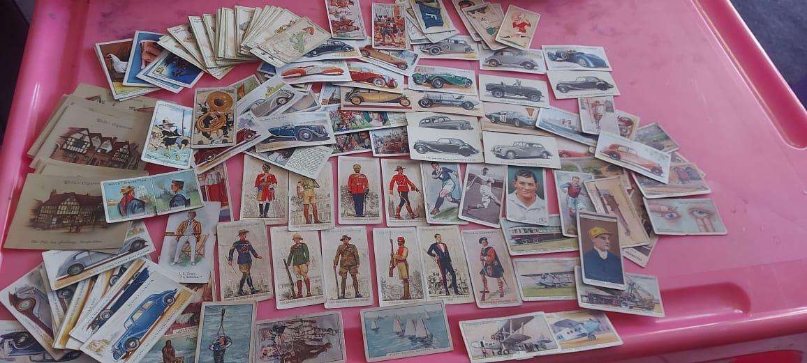 OVER 1000 CIGARETTE CARDS AND ALBUMS AND TWO CIGARETTE CARDS VALUES BOOKS