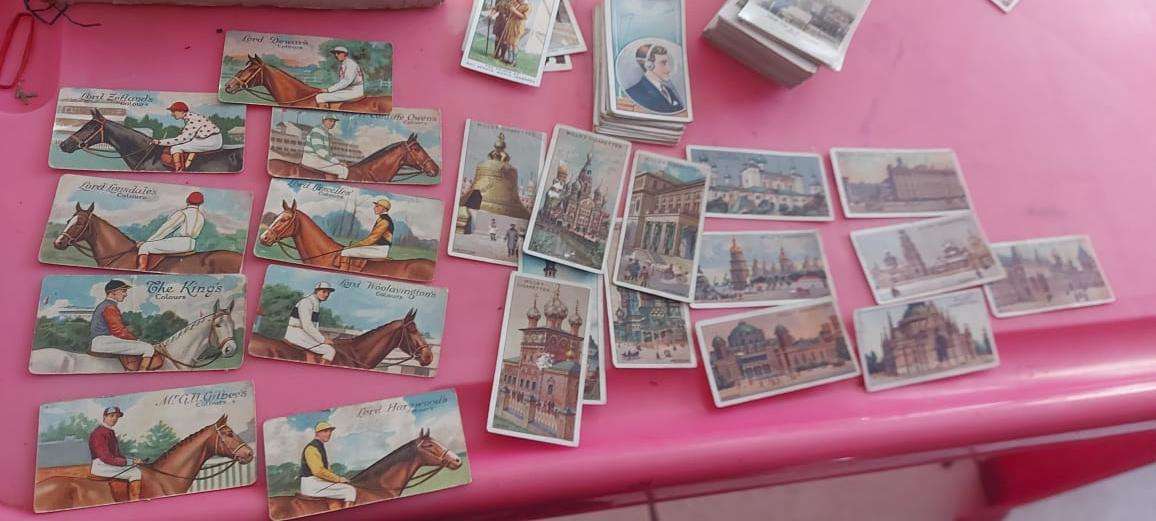 OVER 1000 CIGARETTE CARDS AND ALBUMS AND TWO CIGARETTE CARDS VALUES BOOKS