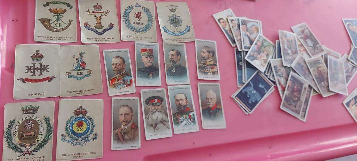 OVER 1000 CIGARETTE CARDS AND ALBUMS AND TWO CIGARETTE CARDS VALUES BOOKS