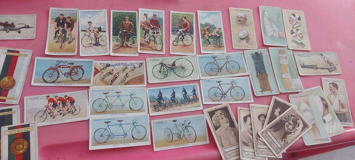 OVER 1000 CIGARETTE CARDS AND ALBUMS AND TWO CIGARETTE CARDS VALUES BOOKS