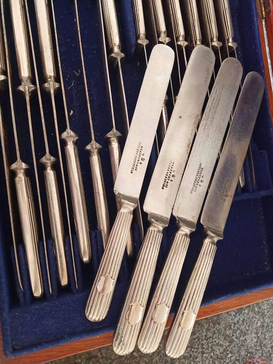 Victoria Regina suggests that this 24  knife was made before 1901 Headford & Co