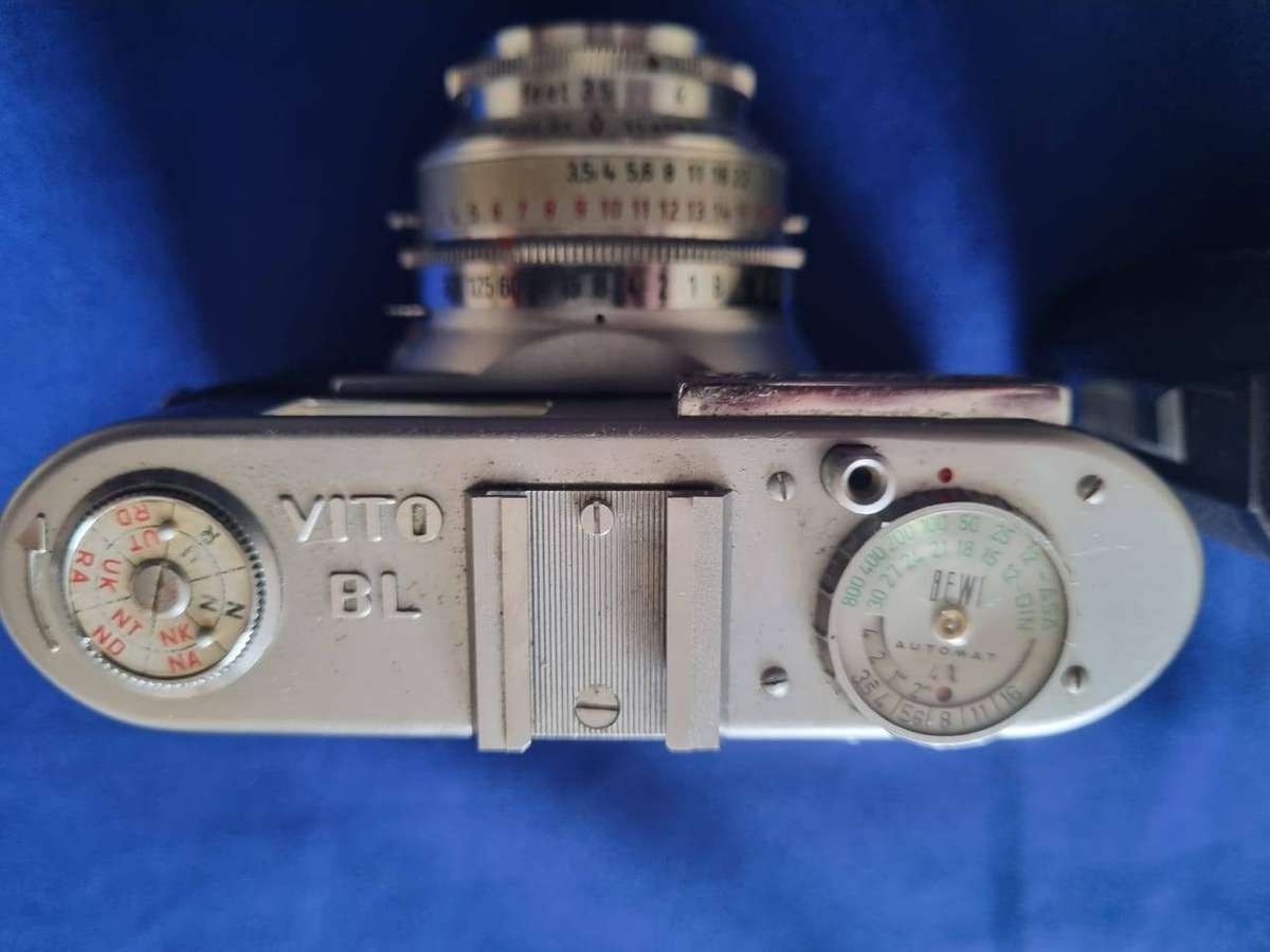 An Iloca stereo lens camera and A Voigtlander vintage camera not tested