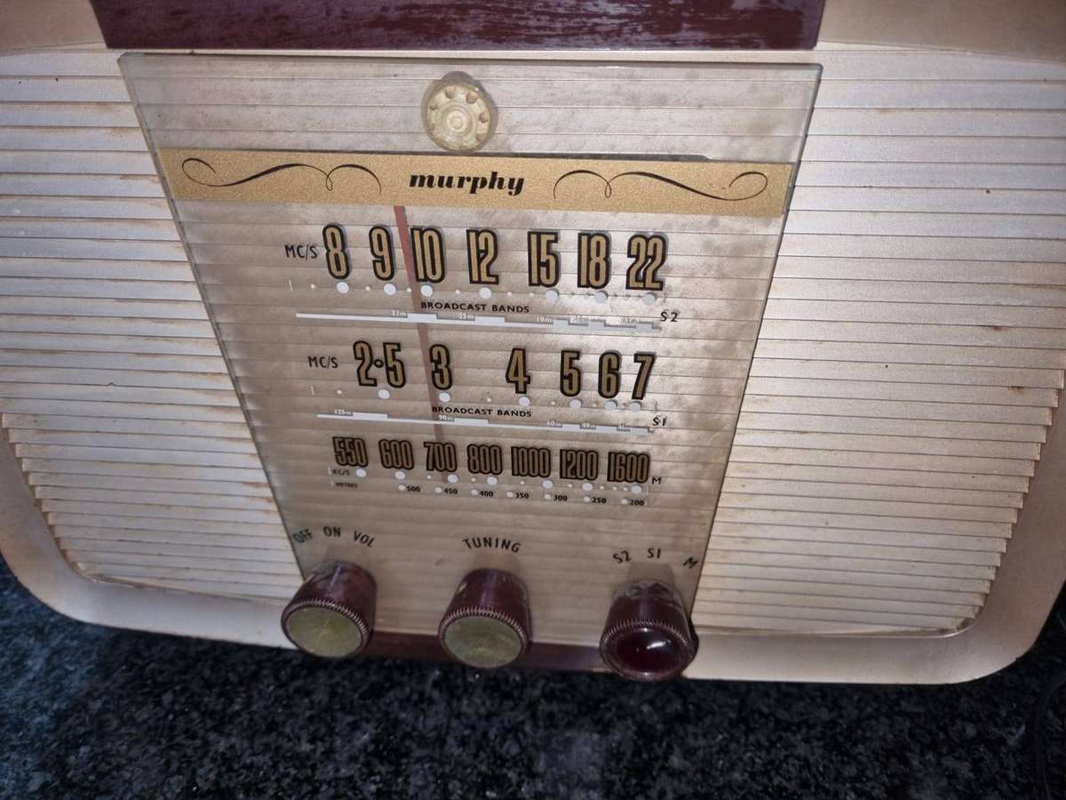 This is a vintage 1950s Murphy bakelite valve radio,and  Philips bakelite valve radio,