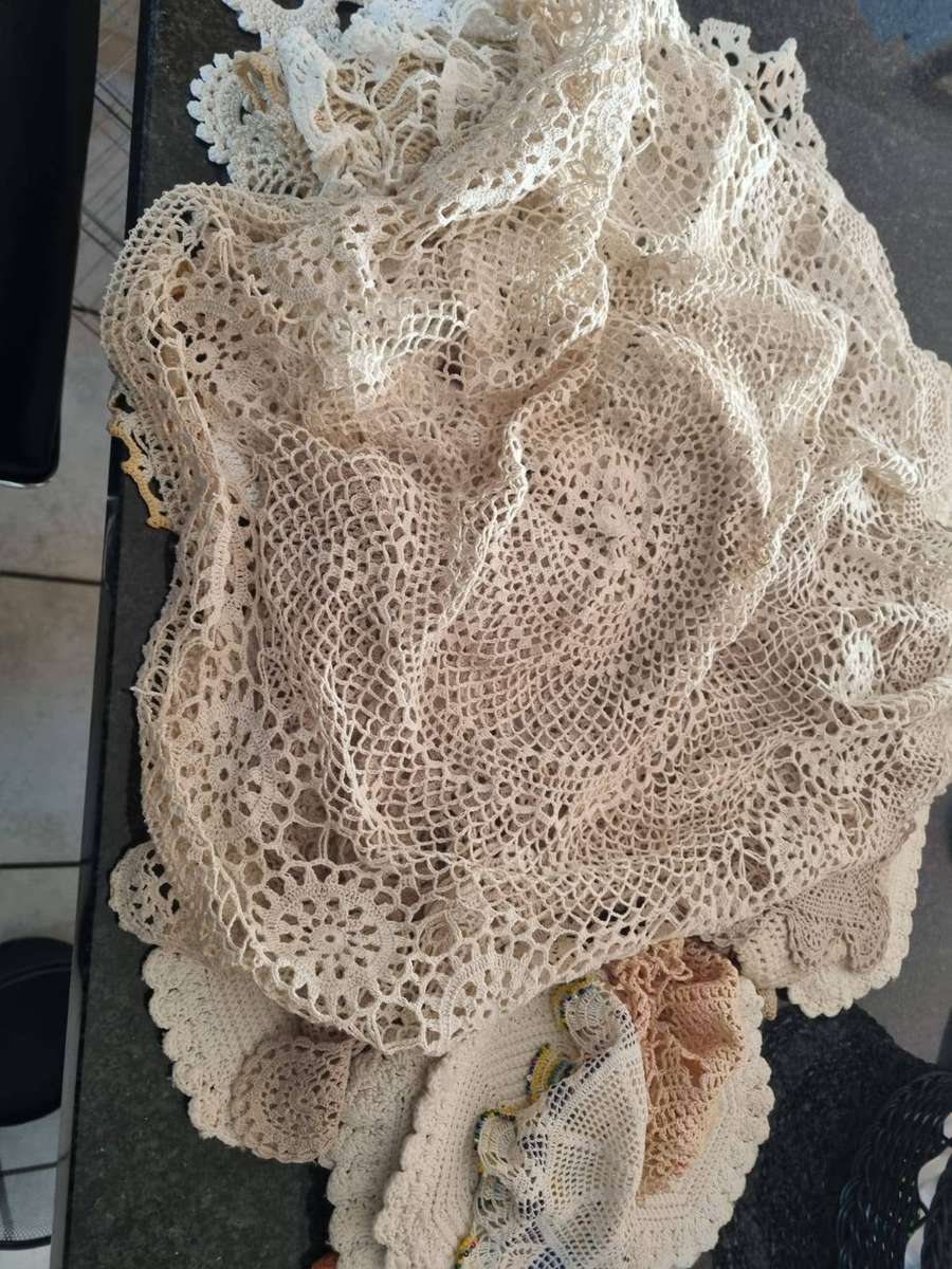 LARGE Vintage Crochet Doily & Bits Pack Various Colors Patterns Trim Embellish Fabric