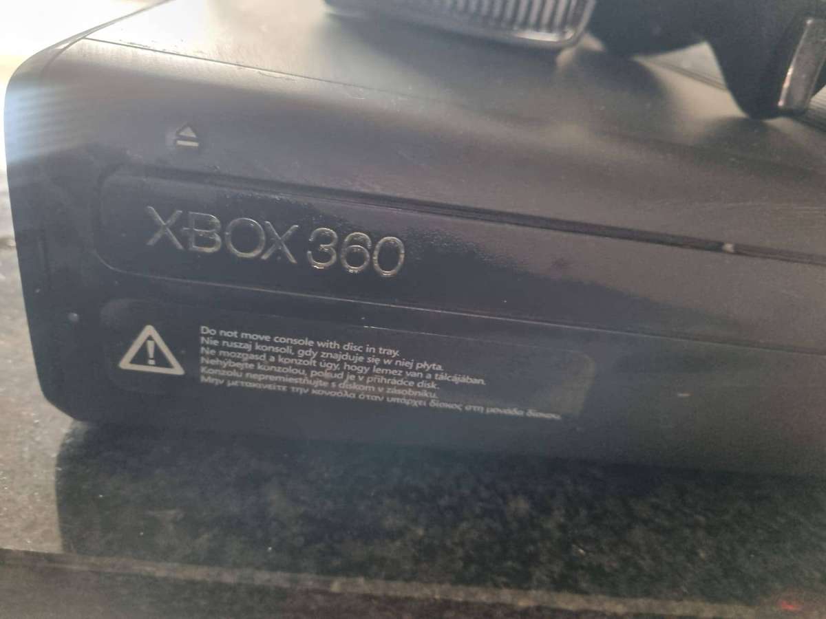 XBOX 360 3 turning on NOT TESTED SOLD AS IS FOR SPARES