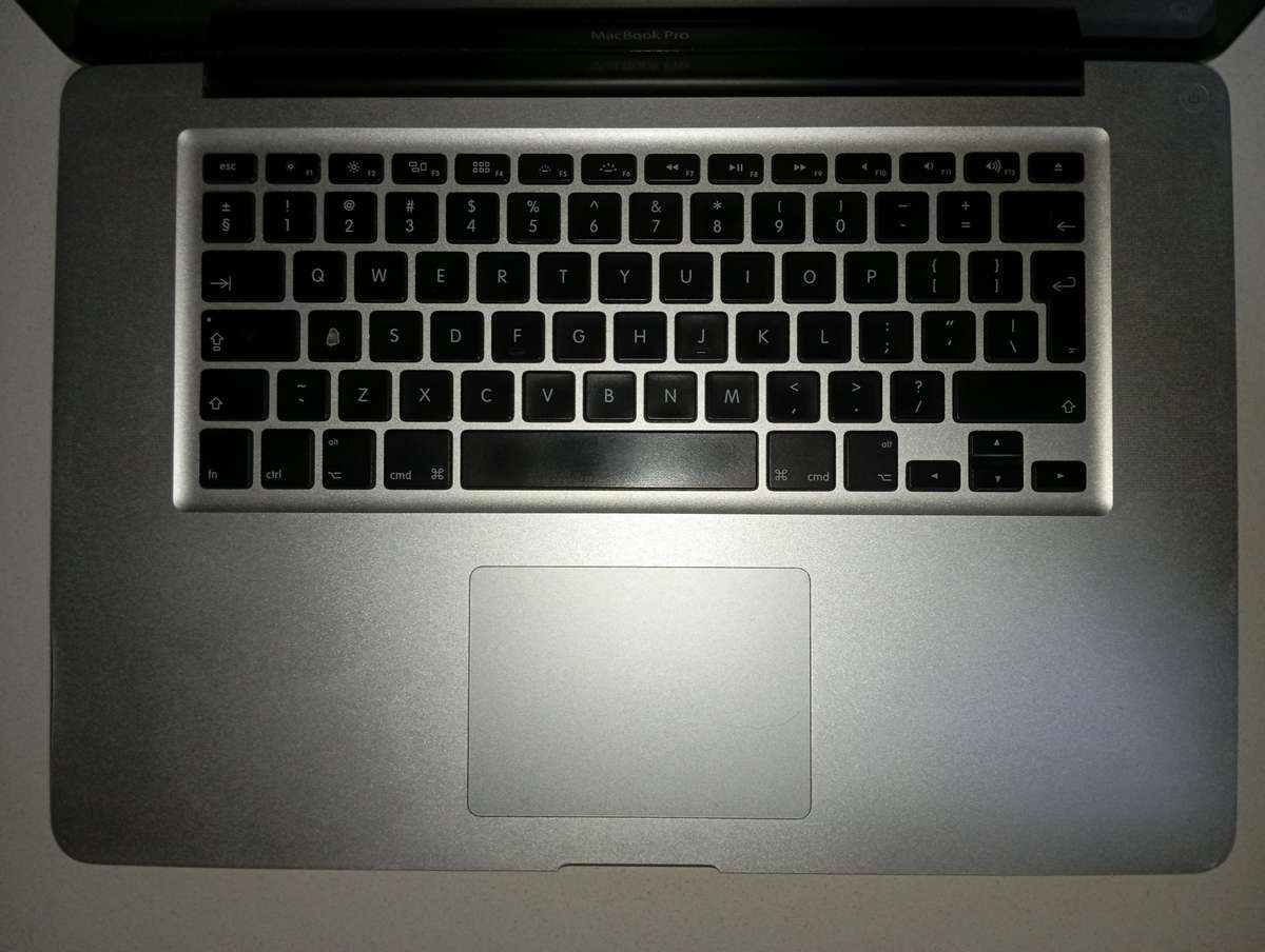APPLE MACBOOK PRO 2011 | 15" SCREEN | INTEL i7 | 16GB RAM | 120GB SSD | PLEASE READ !!