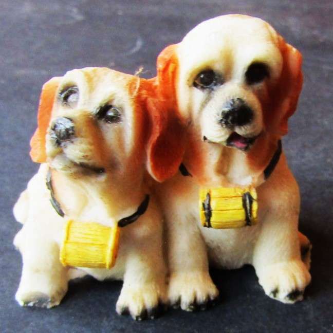 Small Old Puppy Dogs Figure