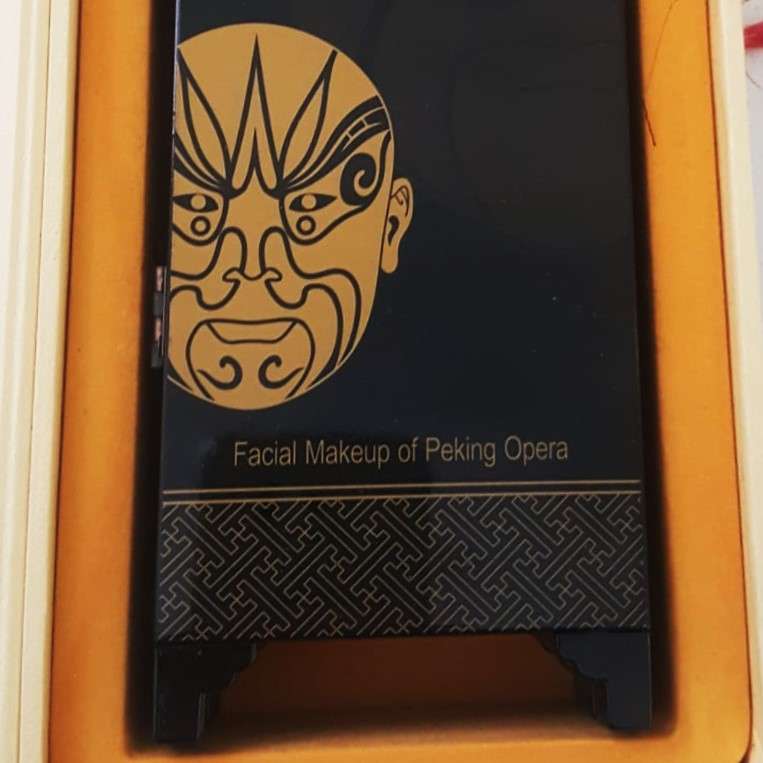Old Facial Makeup of the Chinese Peking Opera Boxed Display